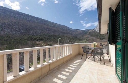 Svinisce Apartment | Two-Bedroom Holiday Home