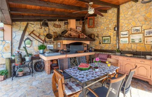 Kula Norinska House | Two-Bedroom Holiday Home In Desne