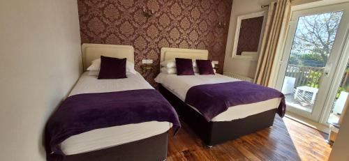 Kilronan House | Two Bedroom Holiday Home in Kilronan