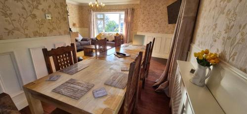 Kilronan House | Two Bedroom Holiday Home in Kilronan