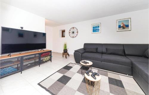 Trilj House | Two-Bedroom Holiday Home In Trilj