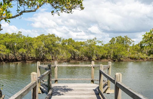 Nudgee Beach House | Two Bedroom Home near Nudgee Beach
