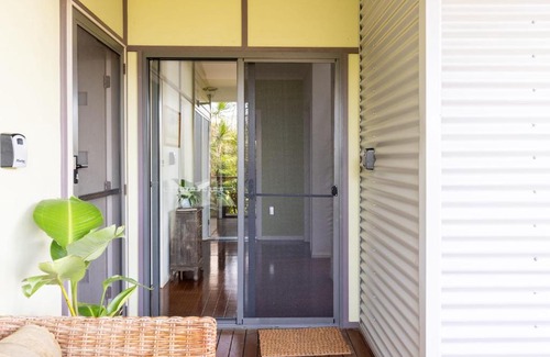 Nudgee Beach House | Two Bedroom Home near Nudgee Beach
