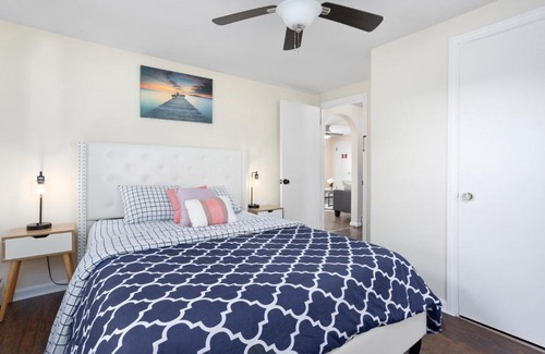 Lorain Apartment | TWO BEDROOM HOUSE WITH FREE PARKING