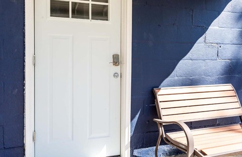 Lorain Apartment | TWO BEDROOM HOUSE WITH FREE PARKING