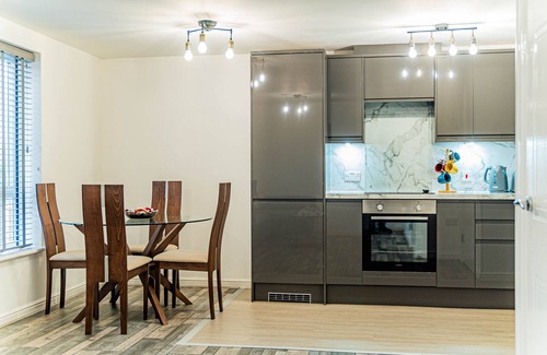 Abbey Wood Apartment | TWO BEDROOM LUXURY GROUND FLOOR APARTMENT.