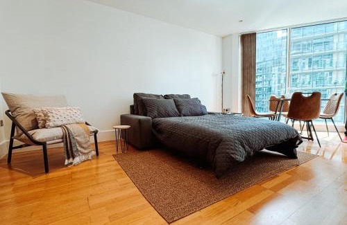 St. Mary's Park Apartment | Two Bedroom Luxury Waterfront Apartment in London