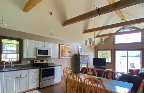 Utterson House | Two bedroom Muskoka lakeside retreat with incredible and tranquil views