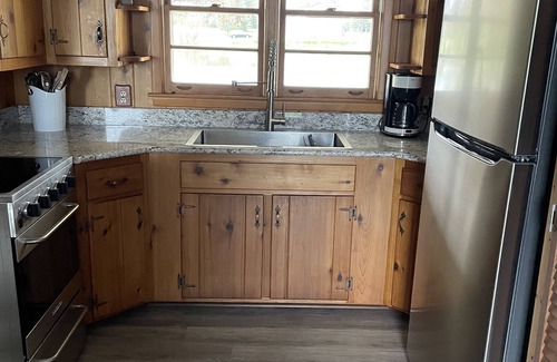 Wilson Cottage | Two-bedroom one bath lake front cottage Wilson NY.