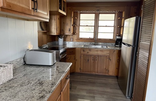 Wilson Cottage | Two-bedroom one bath lake front cottage Wilson NY.