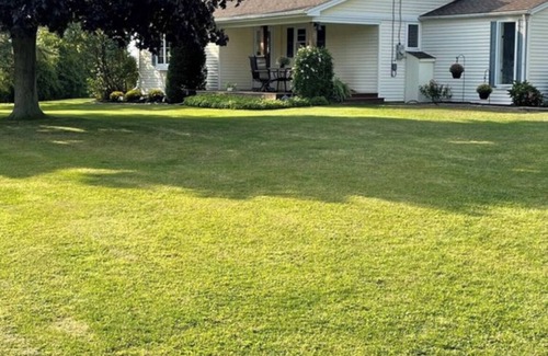 Wilson Cottage | Two-bedroom one bath lake front cottage Wilson NY.