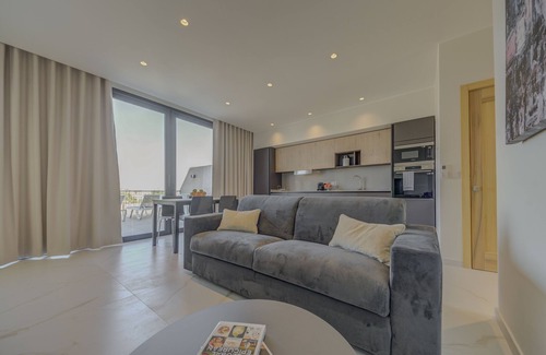 St. Andrew's Apartment | Two Bedroom Penthouse - Jacuzzi