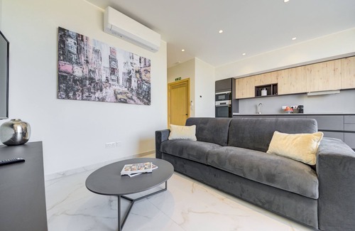 St. Andrew's Apartment | Two Bedroom Penthouse - Jacuzzi