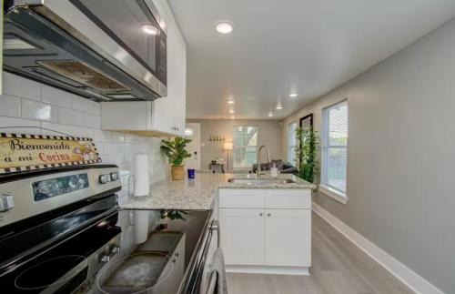 Greater East End House | Two-Bedroom Townhouse in Downtown Houston