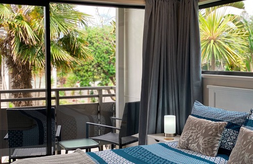 Whitianga Apartment | Two-Bedroom Villa with Pool and Spa Access