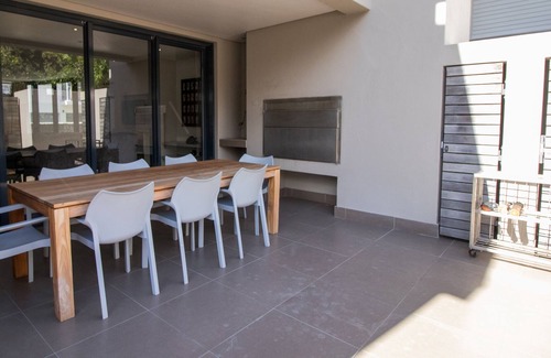 Hermanus City-Centre Apartment | Two Bedroom with Bbq and Sea Views