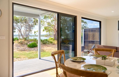Coles Bay House | Two bedrooms family house in Coles Bay with direct access to the Swan River!