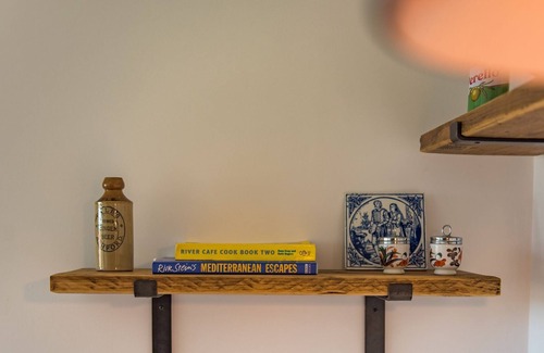 Ashford House | Two contemporary pet friendly barns by Bloom Stays - 8 guests in 4 bedrooms