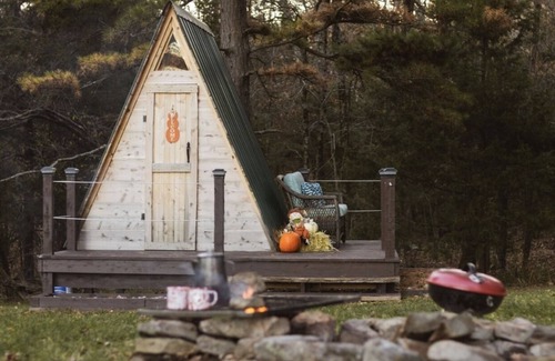 Kingston RV Rental | Two cozy pods with water tower and UTV rentals