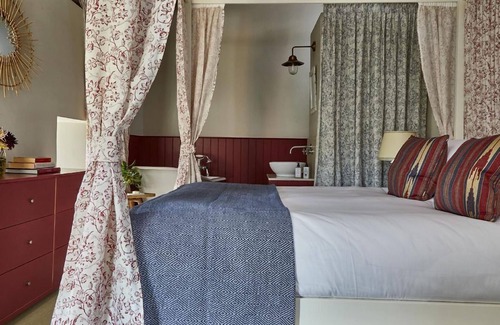North Barsham House | Two double beds, two kingsize beds, two zip/link kingsize beds that can each be two singles, two sin