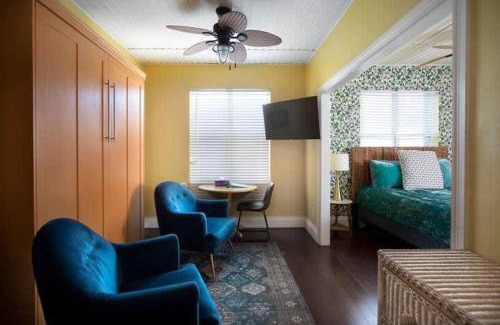 Downtown House | Two Duval Street Suites w parking and pool