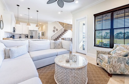 Villa Lago House | Two Golf Carts ~ Golf Course Views ~ Community Pool