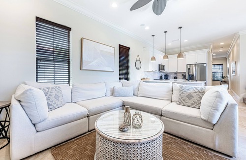 Villa Lago House | Two Golf Carts ~ Golf Course Views ~ Community Pool