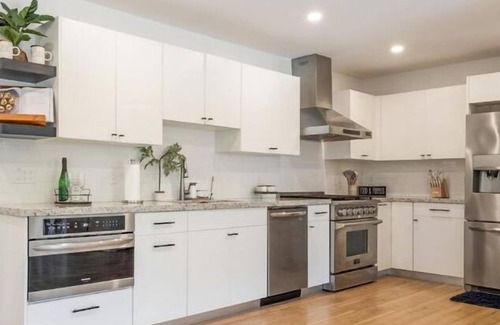Ludlam House | Two homes: 13BR Heated Pool, Golf & Sport Park L53