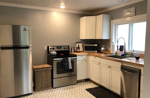 Oden House | Two House Estate - Main and Guest House Perfect For Multi-Families!