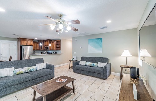 Bearss Plaza House | TWO King Bed Home Near USF