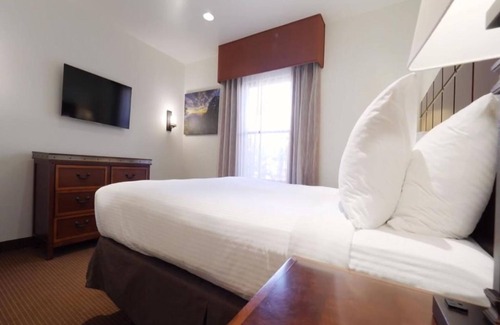 Sedona Resort | Two Perfect Sedona Rooms w/Poolside Relaxation, Outdoor BBQ & Full Kitchen