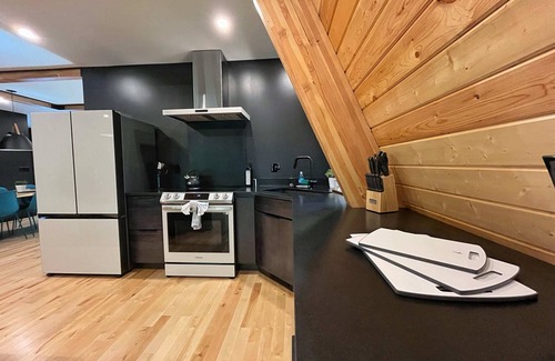 Rogers Cabin | Two Pines Hollow | Private | Waterfall | Hot Tub