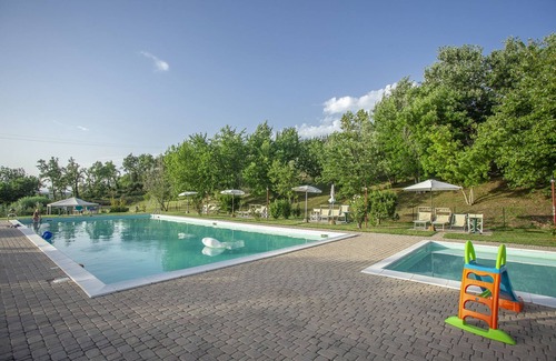 Montespertoli Apartment | Two-room apartment agriturismo Tenuta Moriano with swimming pool, panoramic view