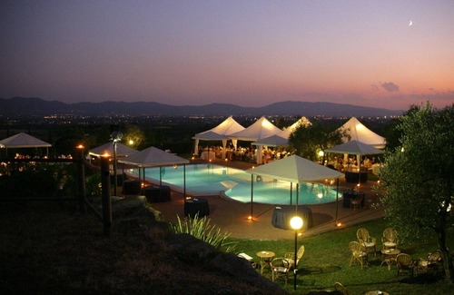 Santomato Apartment | Two-room apartment "Farm CASALBOSCO" an ancient medieval village in the countryside