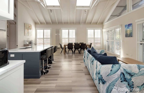 Lilli Pilli House | Two Salty Dogs | Pet-Friendly, WiFi & Pool Table