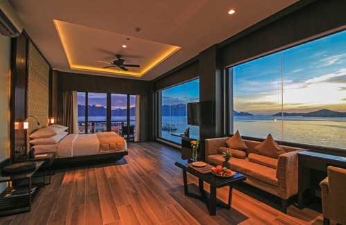 Coron Town Proper Hotel | Two Seasons Coron Bayside Hotel