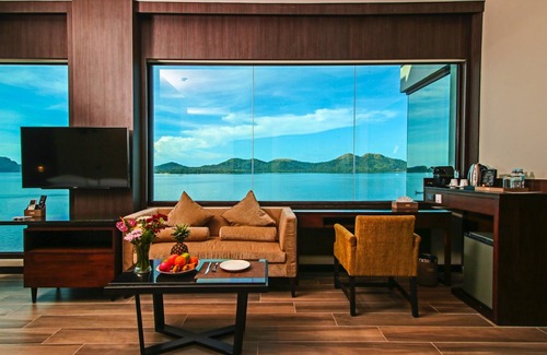 Coron Town Proper Hotel | Two Seasons Coron Bayside Hotel