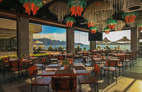Coron Town Proper Hotel | Two Seasons Coron Bayside Hotel