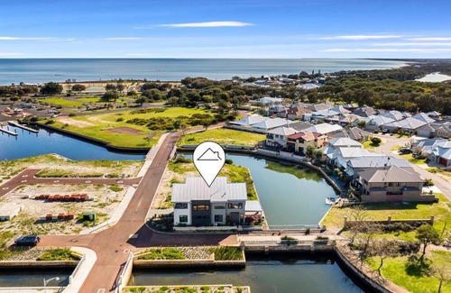 Geographe House | Two-Storey with Marina Views