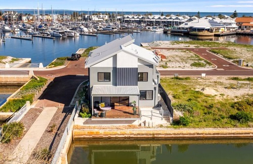 Geographe House | Two-Storey with Marina Views