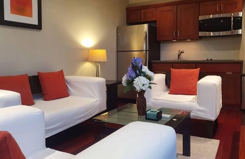 Pembroke Apartment | Two Story Modern 1 Bed Close to City of Hamilton