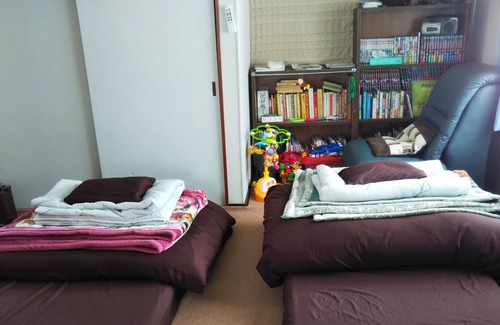 Iwamizawa House | Two-story spacious house surrounded by beautiful mountains free wifi 2 minutes walk from bus stop 1 minute natural hot spring car with sauna Free parking