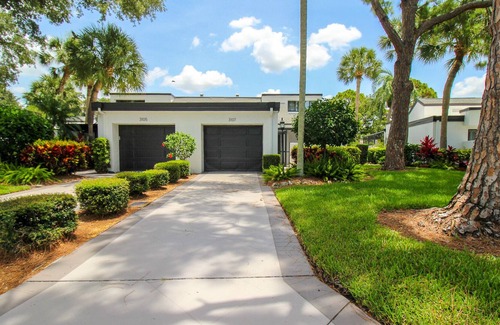The Meadows House | Two-Story Townhome, The Heatherwood Haven