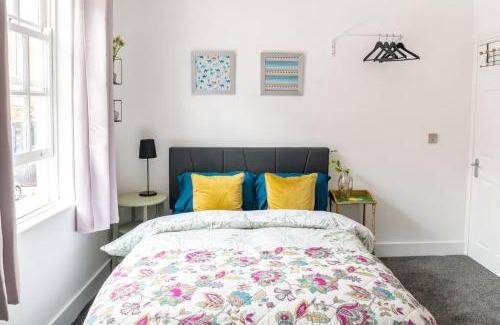Coleshill Apartment | Two Stylish Apartments Sleeps 10 BHX NEC