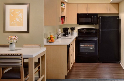 Somerset Hotel | Two Suites with Full Kitchen, Pool & Gym Close to Rutgers University