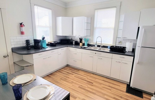 Galesburg House | Two-tone Train Home! King bed, Pet friendly, Foosball!