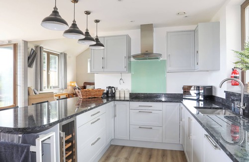 Dulas Cottage | TY ARWEN, pet friendly, with hot tub in Dulas