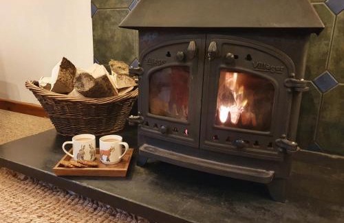 Llangybi House | Ty Barcud