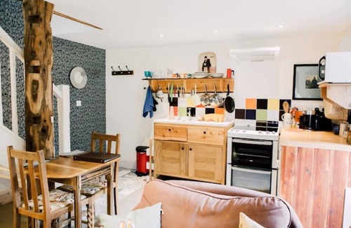 Cwmtirmynach Cottage | Ty Beic Country Apartments, The Stablenn
