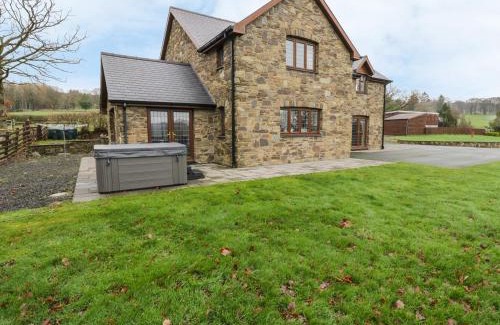 Caersws House | Ty Berllan
